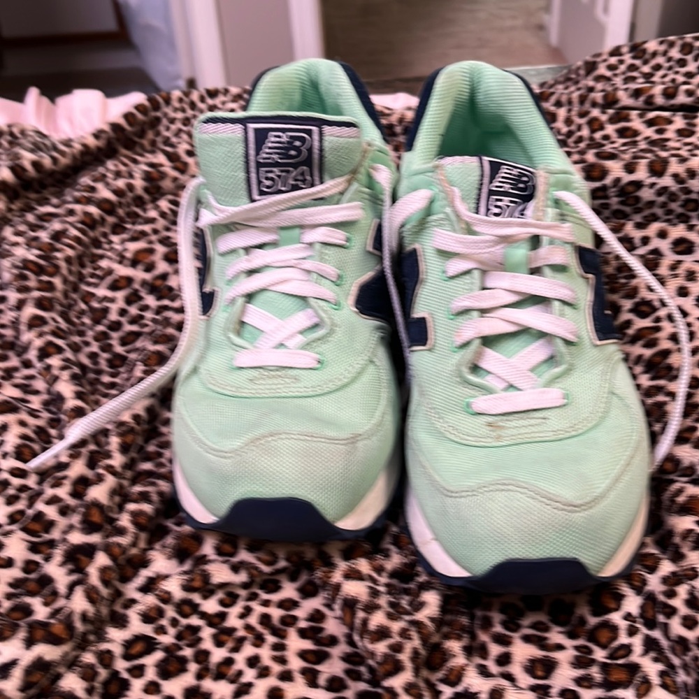 GUC New Balance 574 sneaker from 2015. Hardly worn.